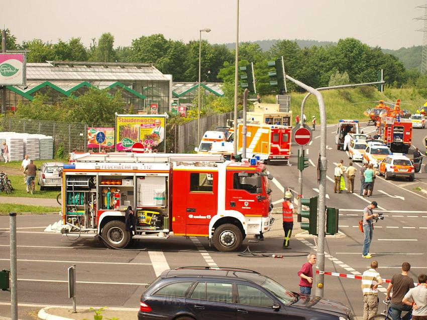 Schwerer Unfall mit Reisebus Lohmar Donrather Dreieck P165.JPG